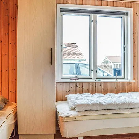 Three-bedroom In Ulfborg 乌尔夫堡