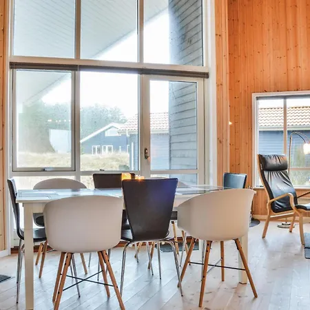 Three-bedroom In Ulfborg 度假居 *