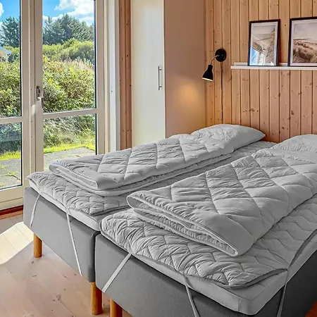 Gorgeous Home In Ulfborg With Kitchen Nyaraló *